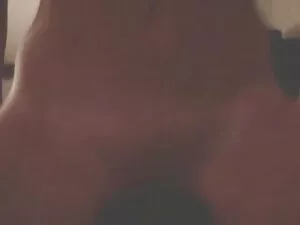 Cô ấy liếm người đàn ...