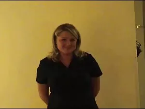 Với một cô gái tóc v ...
