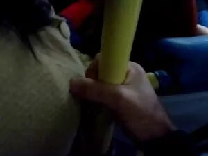 Cô gái xinh đẹp với  ...