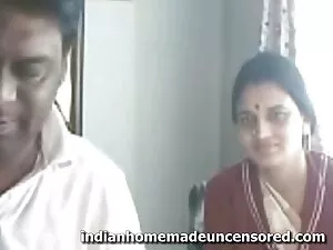 Em yêu đánh đầu tiên ...